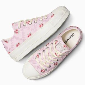 ⭐️Size 9 - NWT: CONVERSE - Women's Chuck Taylor Platform Shoes